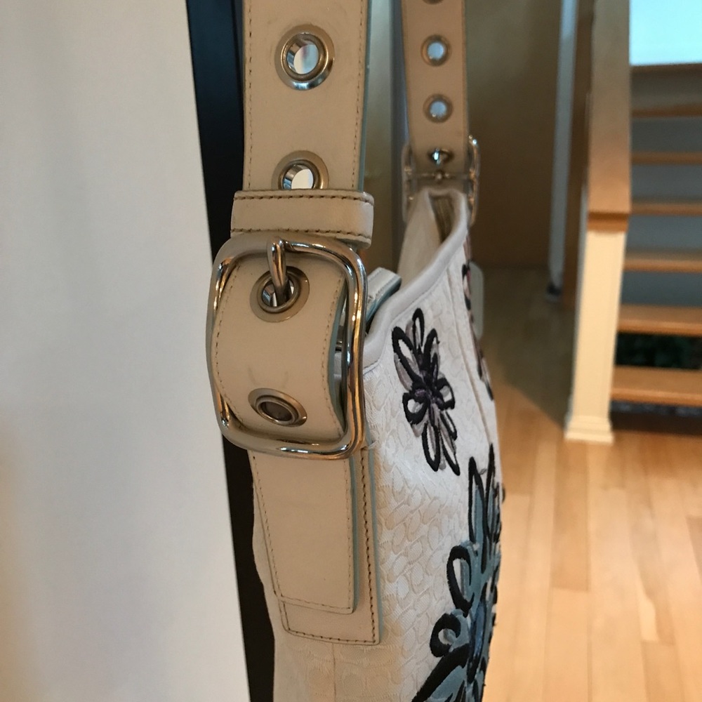 SOLD!!  COACH Leather and Fabric Shoulder Bag - FINAL MARKDOWN!! - Picture 4 of 6